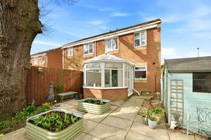 Rear gardens- click for photo gallery